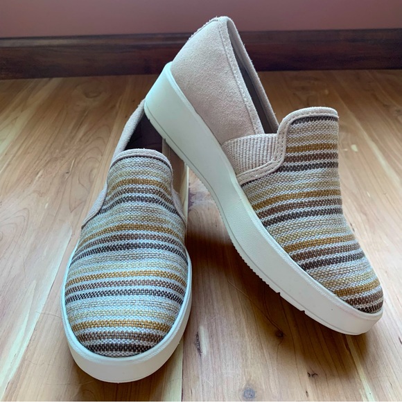 Clarks Collection Double Gore Slip Ons - Picture 2 of 9